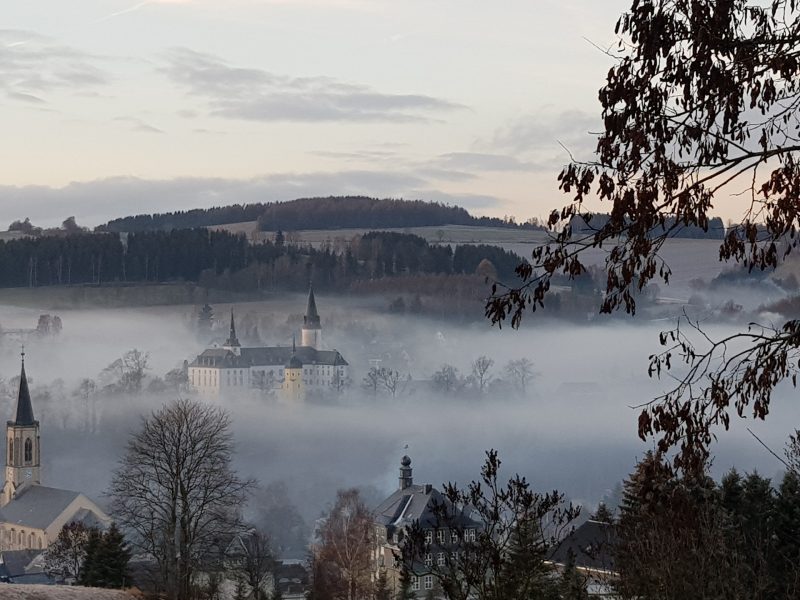Neuhausen im Nebel